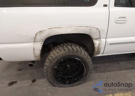 2003 Chevrolet Suburban 1500 Lt z USA, uszkodzony, nr VIN 3GNFK16Z83G151479